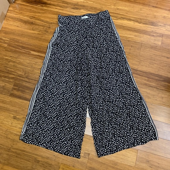Max Studio London Pants - Max Studio London Black Floral Wide Leg Cropped Pants Size Medium Striped Casual